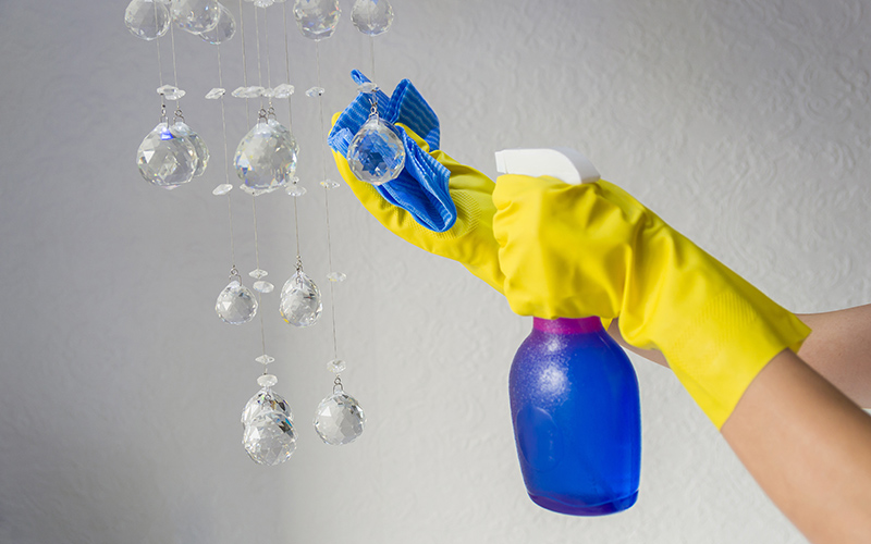 how to clean a crystal chandelier
