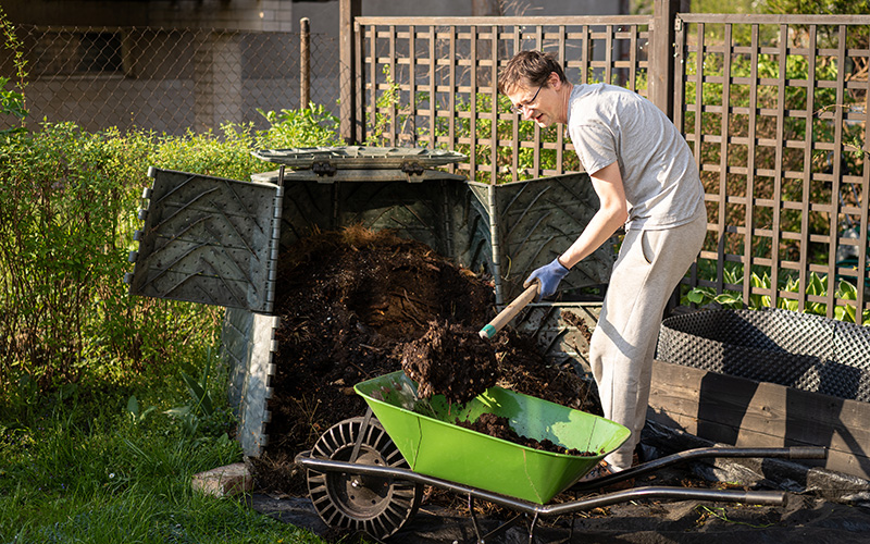 how to layer a compost bin