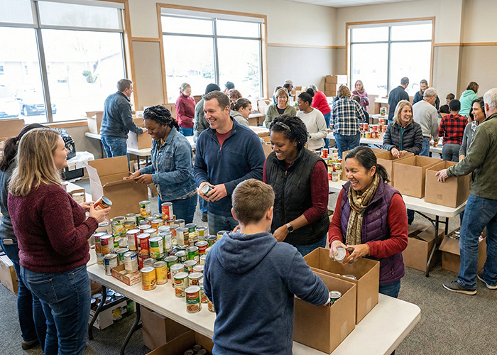 HOA holiday food drive